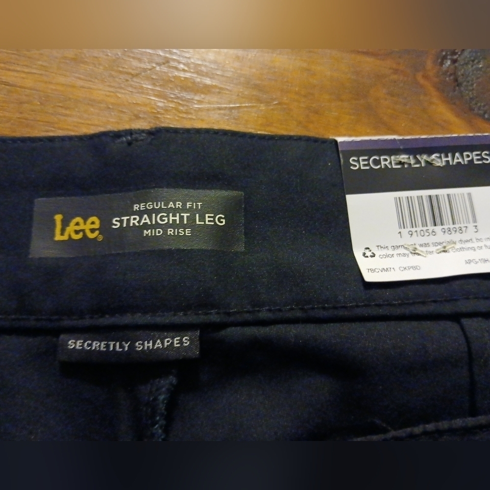 Lee Secretly Shapes Womens Size 12 Short Straight Leg Black Pants-Mid Rise - Picture 3 of 5